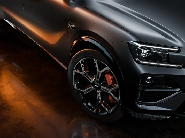 Оранжевые шестипоршневые суппорты Brembo®